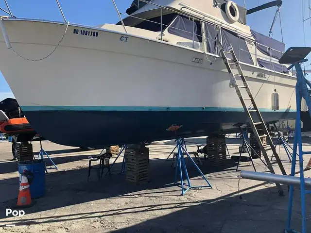 Tollycraft 34 Tri Cabin