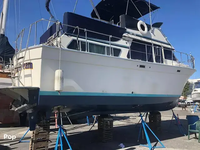 Tollycraft 34 Tri Cabin