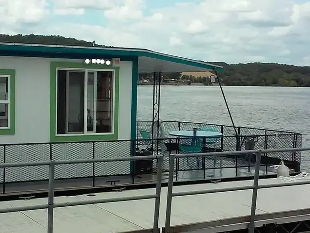 Custom Boats 50-Foot Houseboat