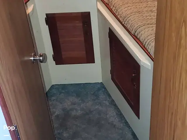 Tollycraft 34 Tri Cabin