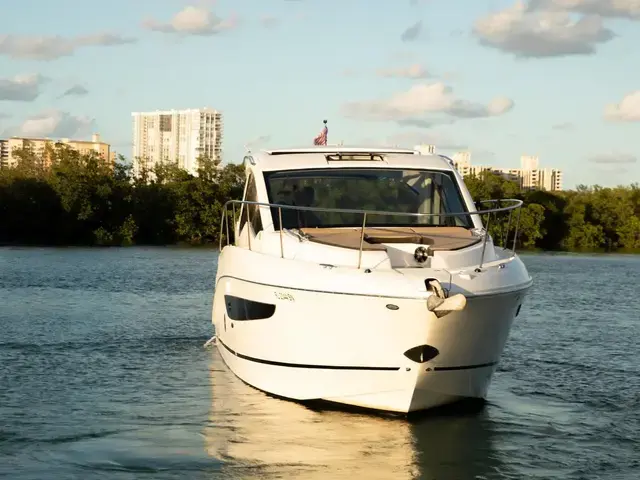 Sea Ray Sundancer Coupe