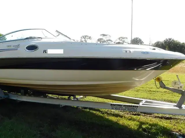 Sea Ray 240 Sundeck