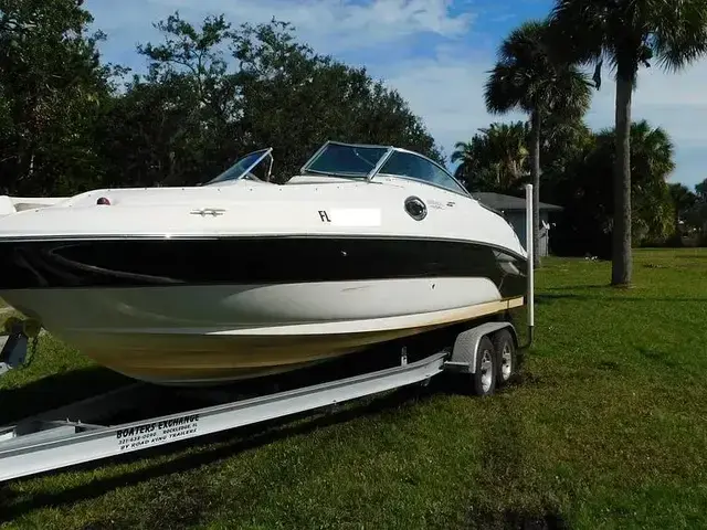 Sea Ray 240 Sundeck