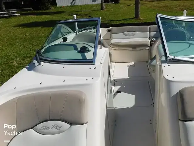 Sea Ray 240 Sundeck