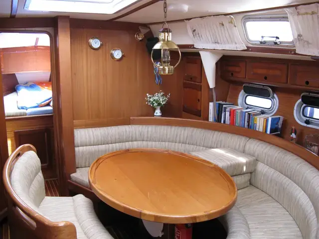 Bavaria 370