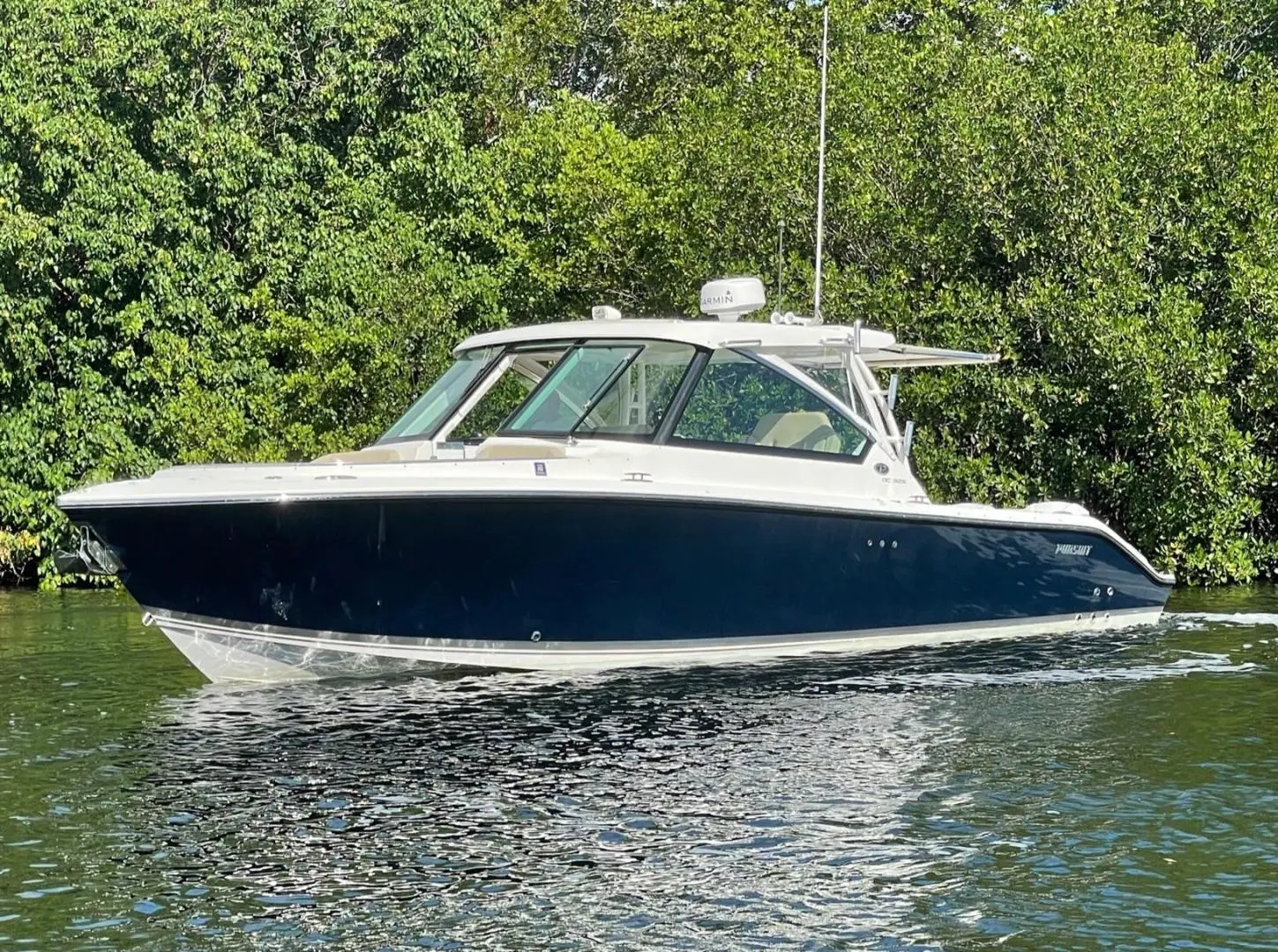 2018 Pursuit 325 dual console