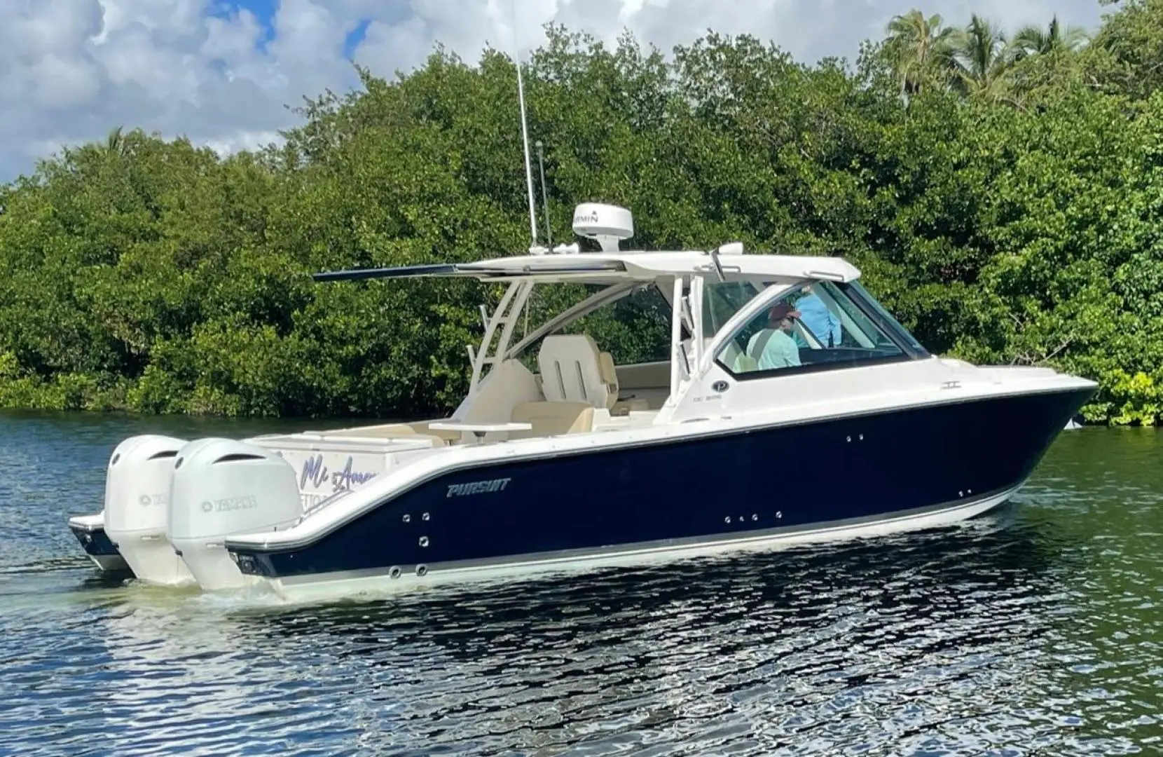 2018 Pursuit 325 dual console