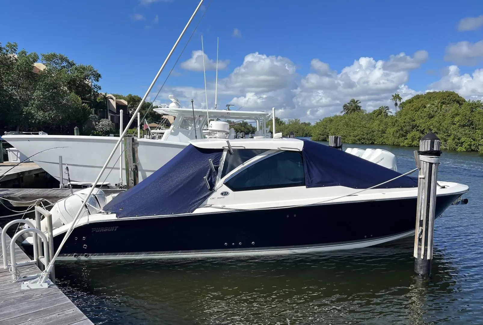 2018 Pursuit 325 dual console