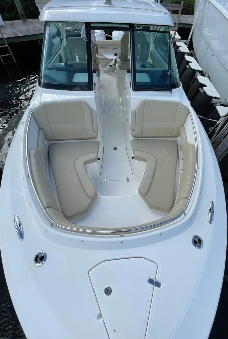 2018 Pursuit 325 dual console