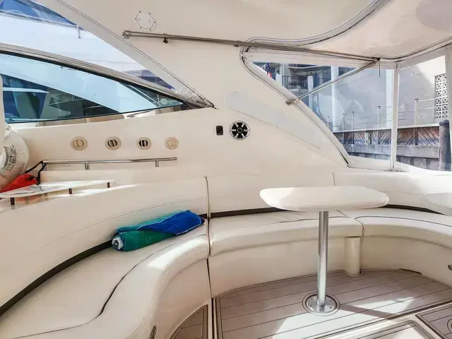 Cruisers Yachts 520 Express