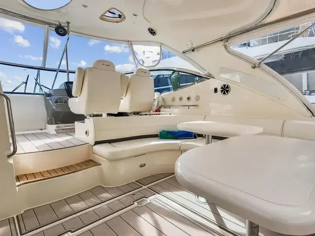 Cruisers Yachts 520 Express