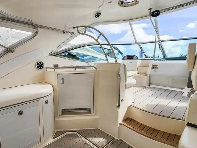 Cruisers Yachts 520 Express