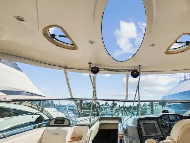 Cruisers Yachts 520 Express