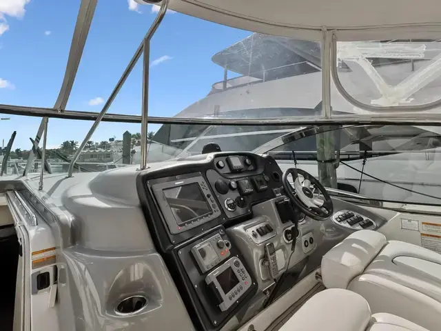 Cruisers Yachts 520 Express