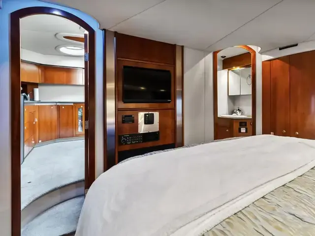 Cruisers Yachts 520 Express