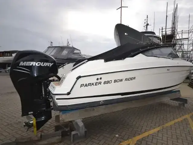 Parker 690 Bowrider