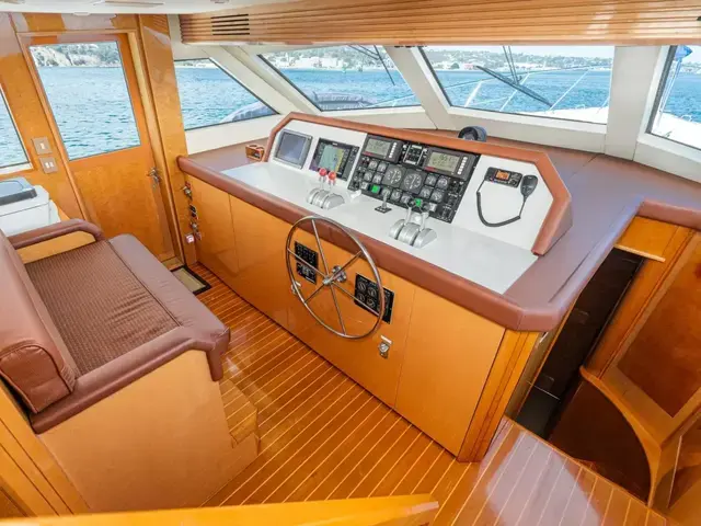 Hatteras Sport Deck