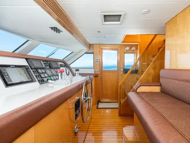 Hatteras Sport Deck