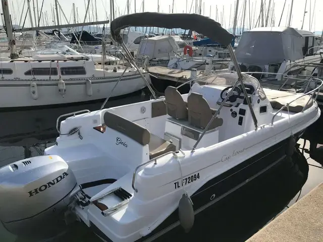 B2 Marine CAP FERRET 672 SUN DECK