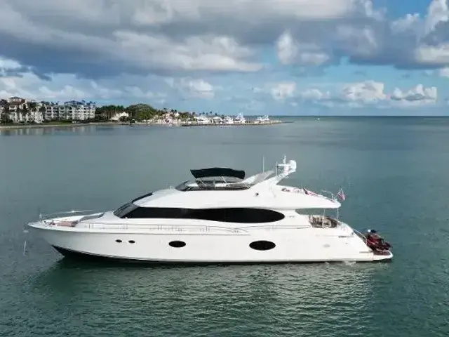 Lazzara 84 Flybridge