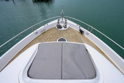 Lazzara 84 Flybridge