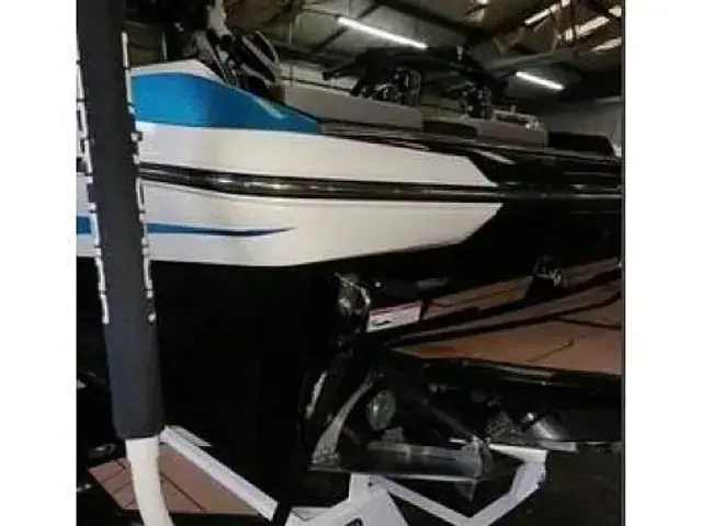 Centurion Boats Fi 25