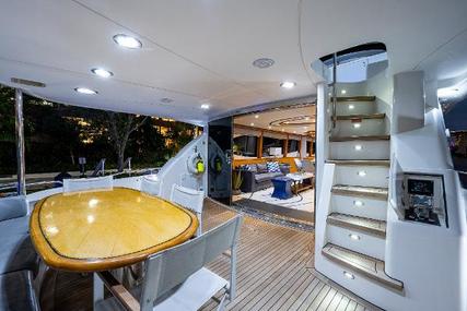 Lazzara 84 Flybridge