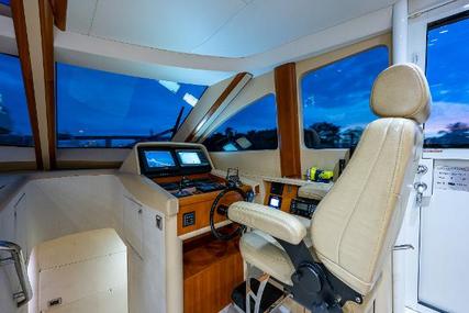 Lazzara 84 Flybridge