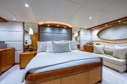 Lazzara 84 Flybridge