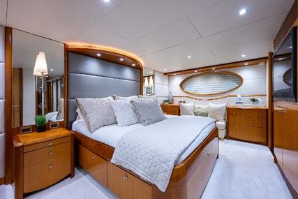 Lazzara 84 Flybridge