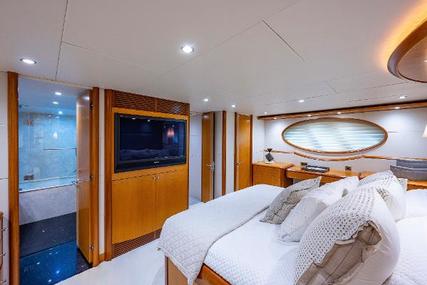 Lazzara 84 Flybridge