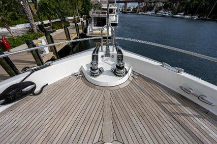 Lazzara 84 Flybridge