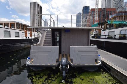 Float8 Houseboat with London mooring