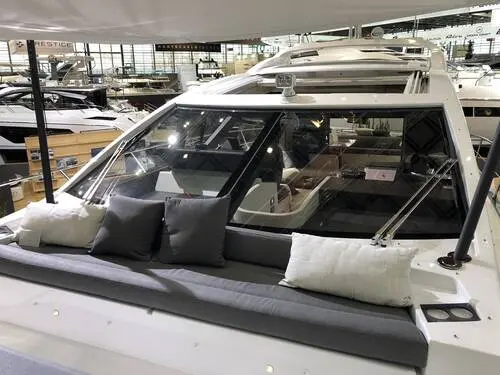 2019 Azimut s6