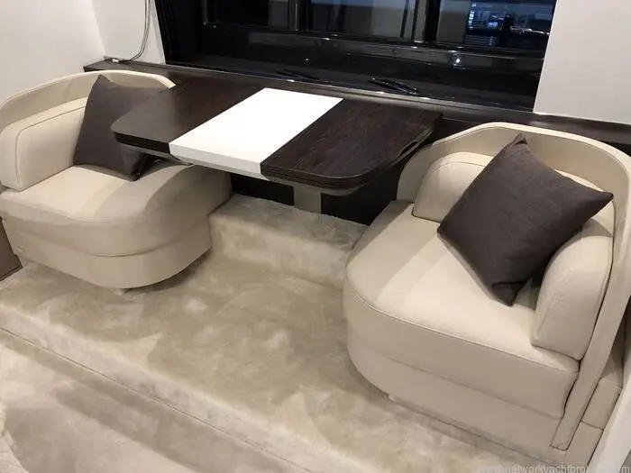 2019 Azimut s6