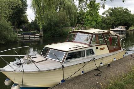 Sandbanks Yacht Company 27" Weekend Cruiser