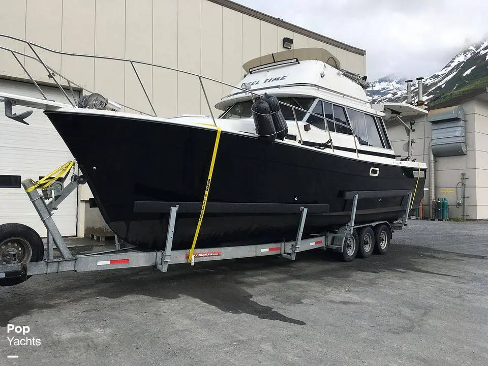 1983 Bayliner 3288 flybridge