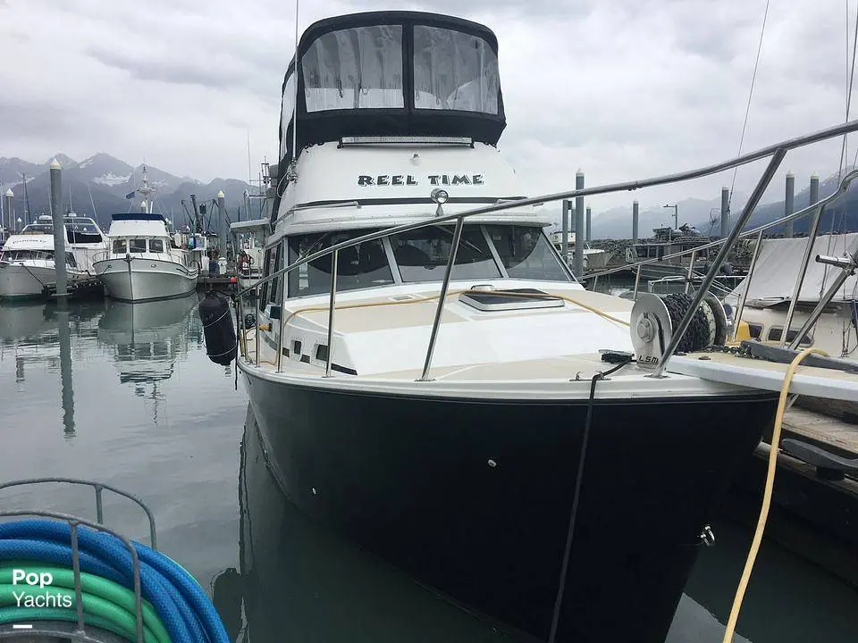 1983 Bayliner 3288 flybridge