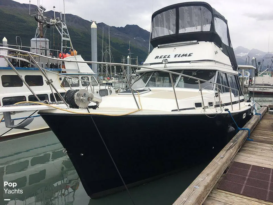 1983 Bayliner 3288 flybridge