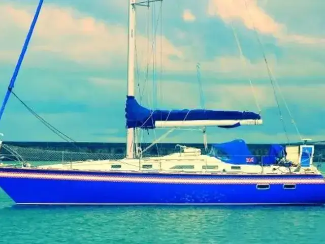 Hunter 34M Yacht