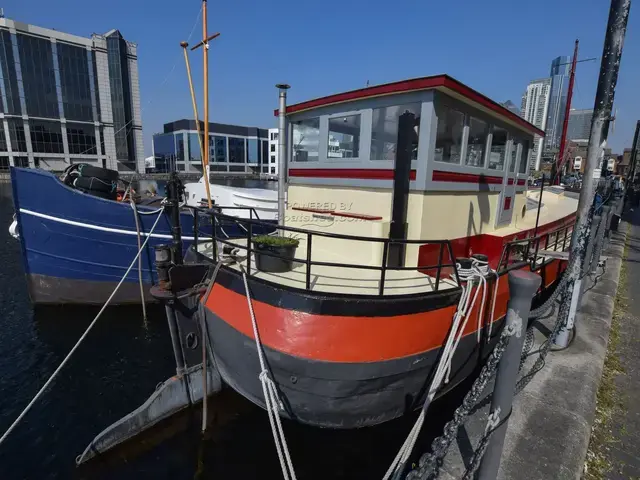 Dutch Barge 23m with London mooring