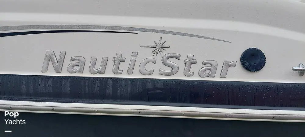 2005 Nauticstar 210