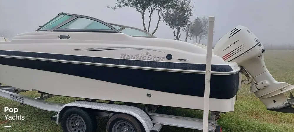 2005 Nauticstar 210