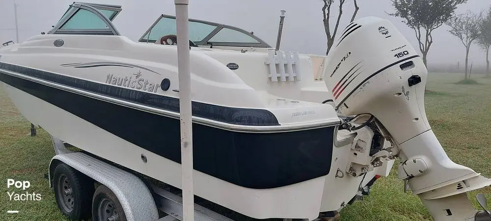 2005 Nauticstar 210