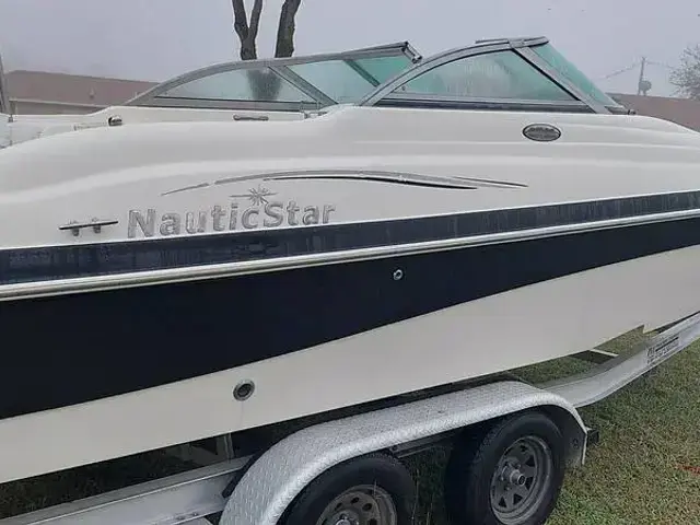 Nauticstar 210