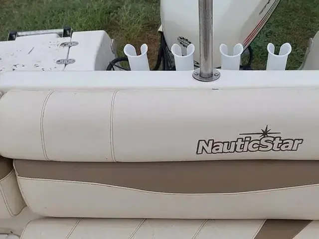 Nauticstar 210