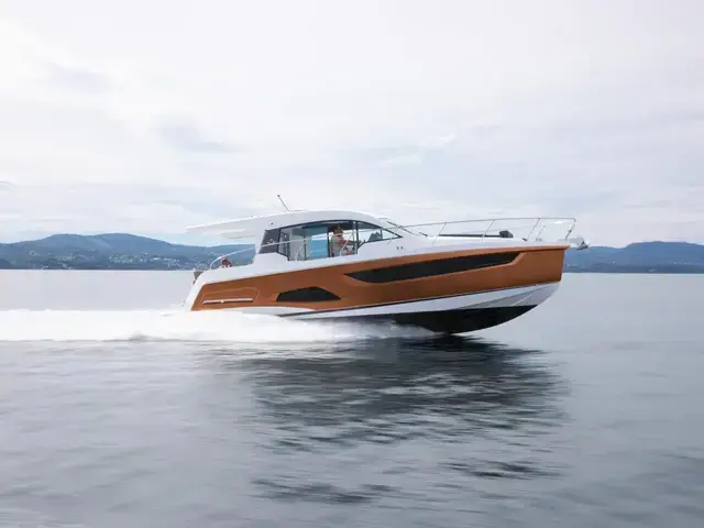 Sealine C390