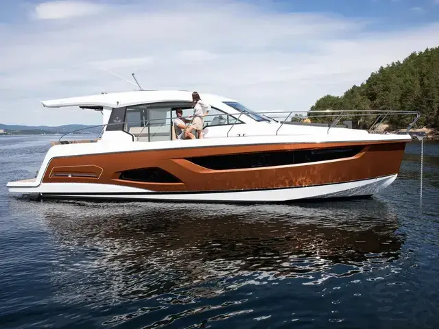 Sealine C 390