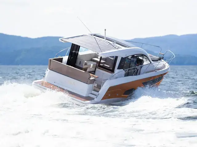 Sealine C 390