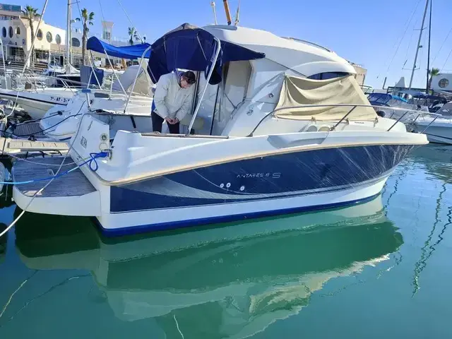 Beneteau Antares 8